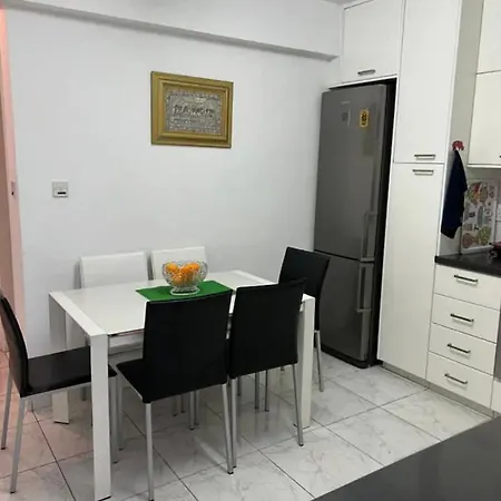 Marias Spacious Aparment Apartmán *