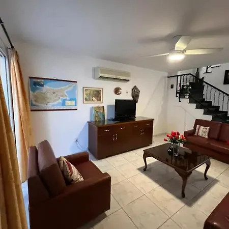 Marias Spacious Aparment Apartmán Paphos