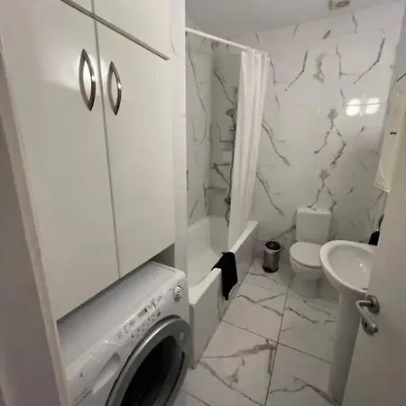 아파트 Marias Spacious Aparment 파포스