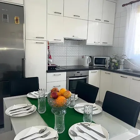 Marias Spacious Aparment *